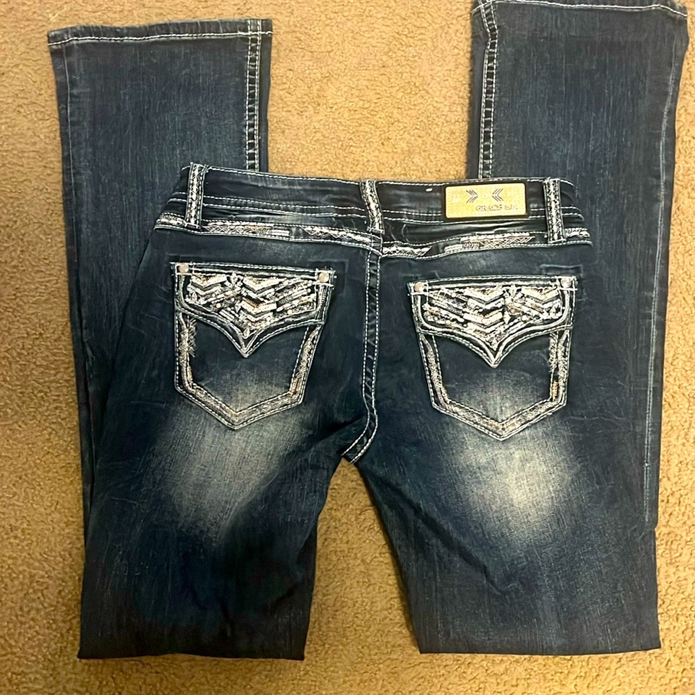 Women’s grace in La jeans